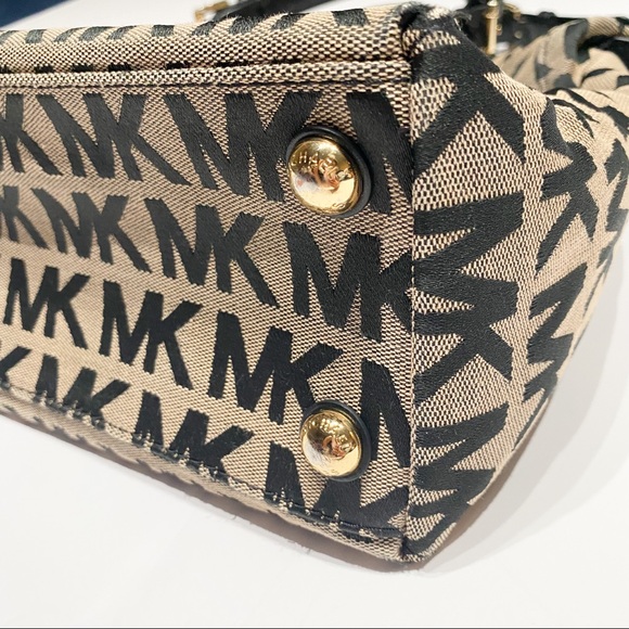 Michael Kors Monogram Medium Satchel Beige & Black - Picture 7 of 15